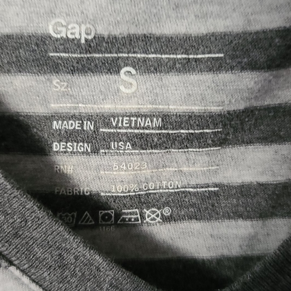 GAP Tee - Picture 2 of 3
